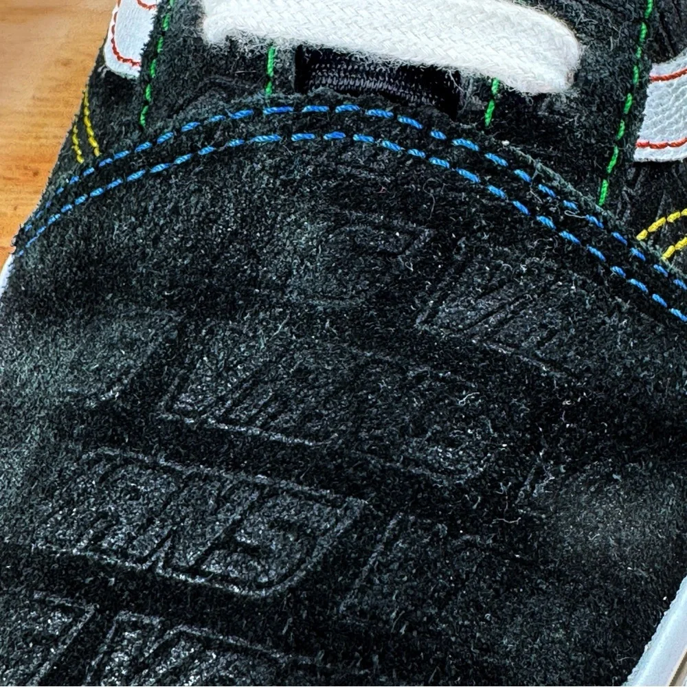 Vans Old Skool Embossed Suede Rainbow Thread Low Top‎ Sneakers Black 9 Men